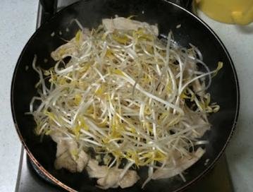 豆芽菜拌炒