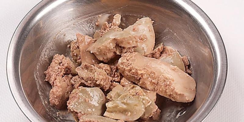 芝麻炸鸡肝的做法讲解、芝麻炸鸡肝怎么做好吃图解3