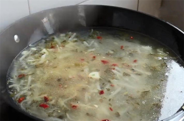 好吃又养胃的【酸菜面】，酸香味美4