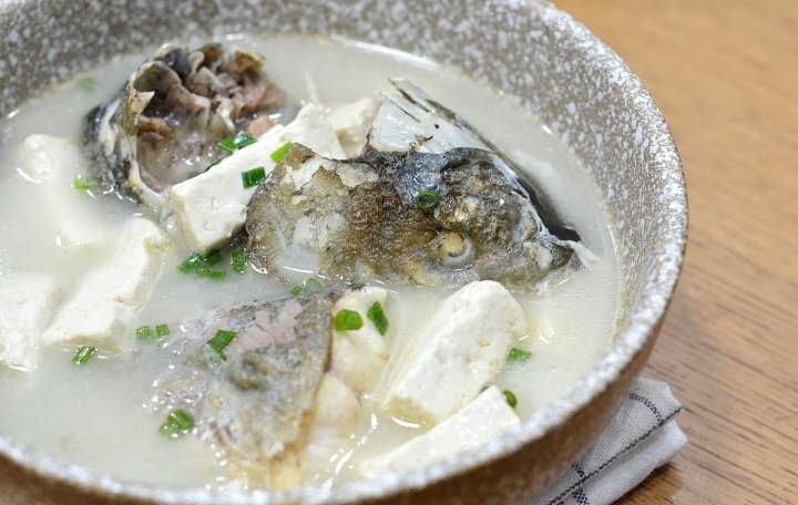 做【鱼头豆腐汤】用凉水还是用热水，有技巧！2
