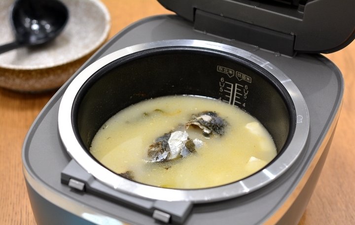 做【鱼头豆腐汤】用凉水还是用热水，有技巧！12