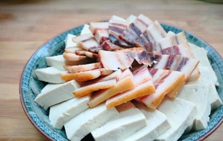 滋补又抗寒：豆腐蒸腊肉8