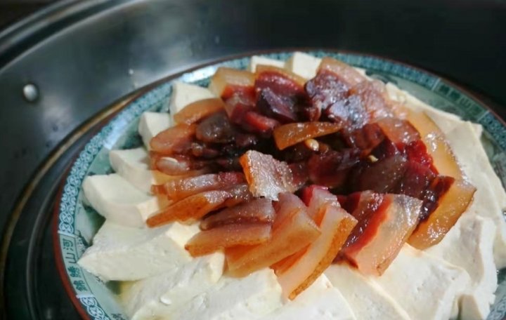滋补又抗寒：豆腐蒸腊肉9