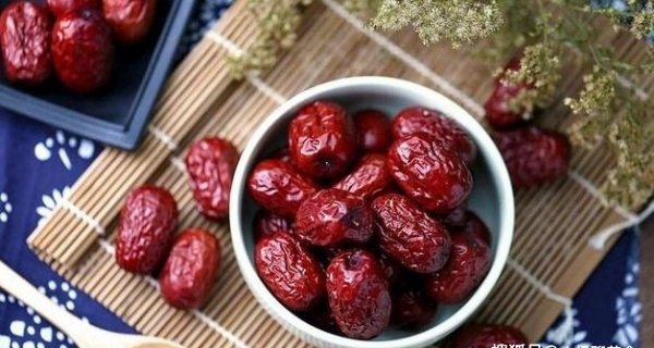 红枣搭配黄芪、桂圆，补血效果翻3倍3