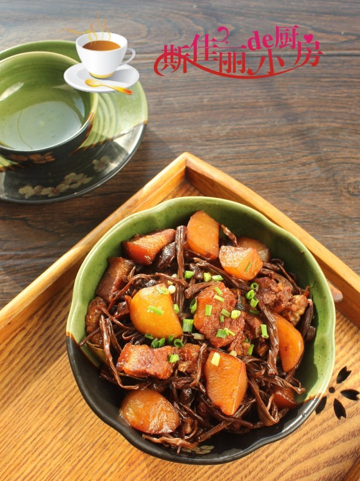 冬天炖上一锅【土豆干豆角红烧肉】，热乎乎的特解馋6