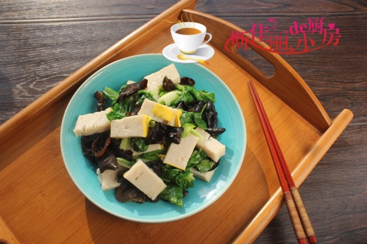 冬天多吃【木耳白菜炒鱼糕】，进补又营养3
