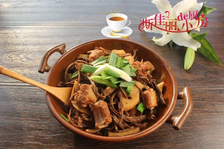 莲藕豆腐茶树菇烧排骨的做法-莲藕豆腐茶树菇烧排骨怎么做好吃2