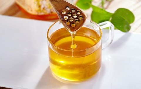 天然食品蜂蜜泡水喝食疗功效更佳2