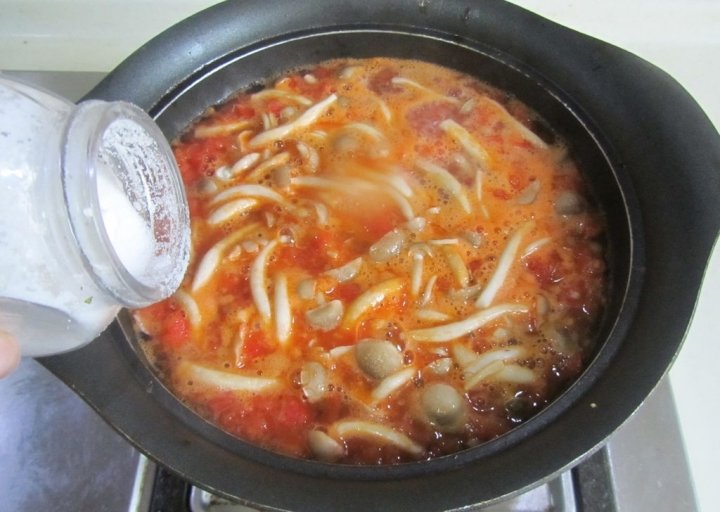 天冷了多给家人喝【番茄蟹味菇豆腐汤】暖胃又养胃7