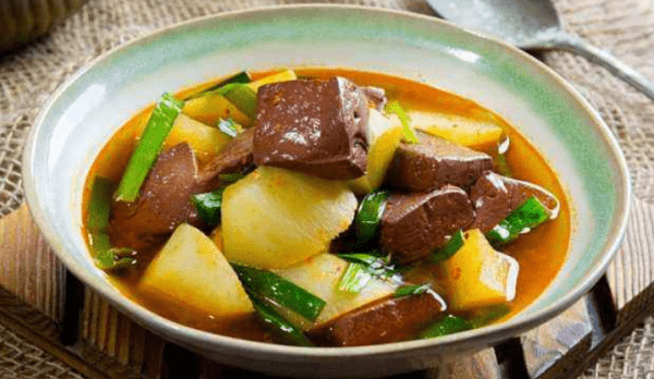 腊月煮上一碗【韭菜土豆炖猪血块】补血补铁2