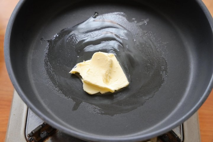 【牛轧糖】过年必备的糖果零食，0难度平底锅就能做4