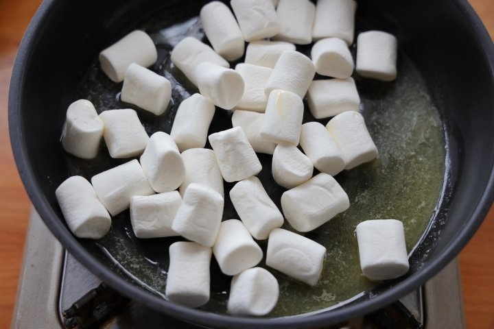 【牛轧糖】过年必备的糖果零食，0难度平底锅就能做5