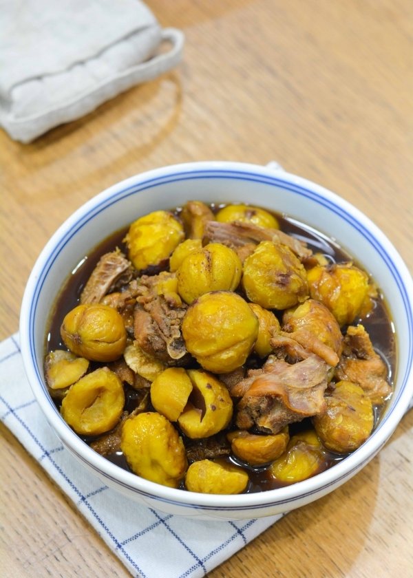北方冬天来一锅【老母鸡炖栗子】肉烂汤浓味香15
