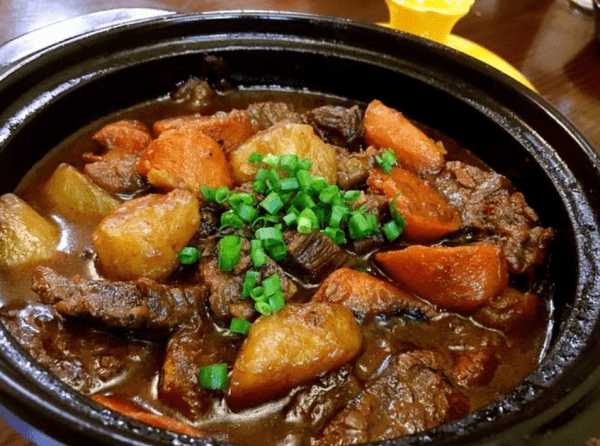 冬季适合孩子们吃的【胡萝卜炖牛肉】补钙补脑身体壮补血明目3