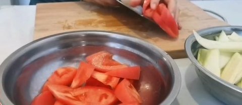 笋瓜怎么做好吃：西红柿笋瓜的做法2