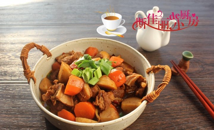 今天教大家羊排怎么做好吃？芋头胡萝卜炖羊排1