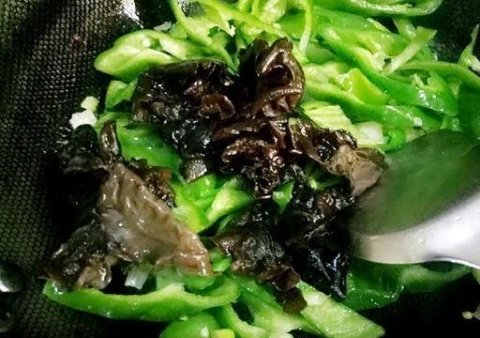 黑木耳炒鸡蛋怎么做-黑木耳炒鸡蛋的做法7
