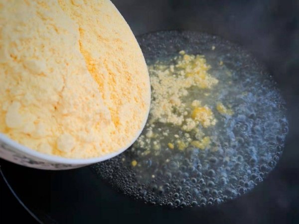 玉米面葱花饼怎么做-玉米面葱花饼的做法5