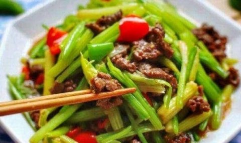 芹菜配什么菜好吃-芹菜炒牛肉的做法1