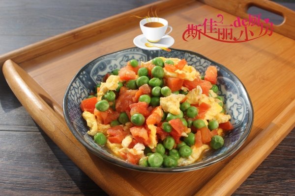 番茄豌豆鸡蛋怎么一起炒-番茄豌豆米炒鸡蛋的做法1