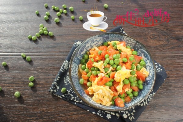 番茄豌豆鸡蛋怎么一起炒-番茄豌豆米炒鸡蛋的做法5