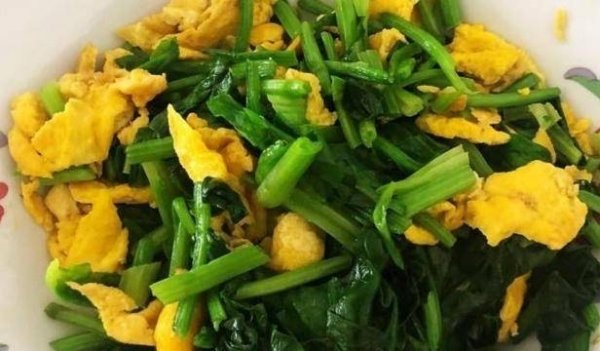 菠菜炒鸡蛋怎么做-菠菜炒鸡蛋的做法2
