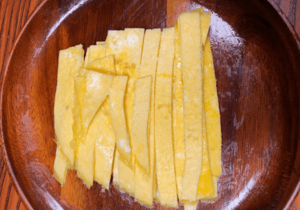 饺子皮怎样做春卷-饺子皮做春卷皮的做法窍门9