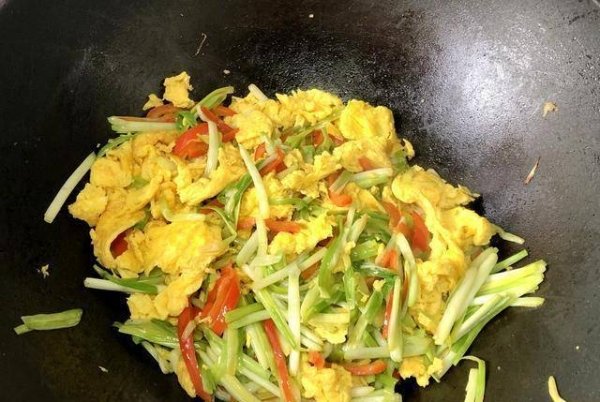 韭黄炒鸡蛋先炒韭黄还是先炒鸡蛋呢？8