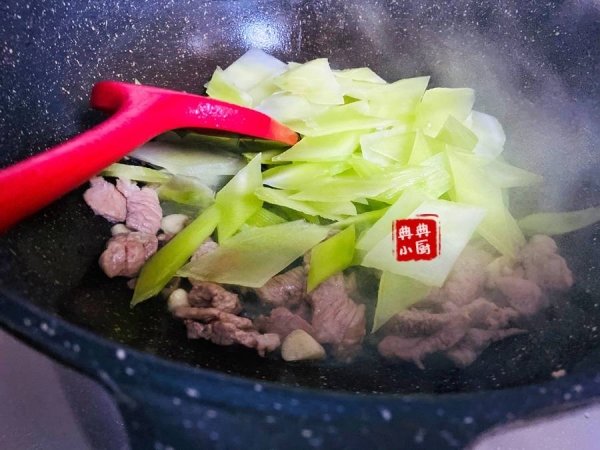 肉片炒莴笋怎么做-肉片炒莴笋的家常做法2