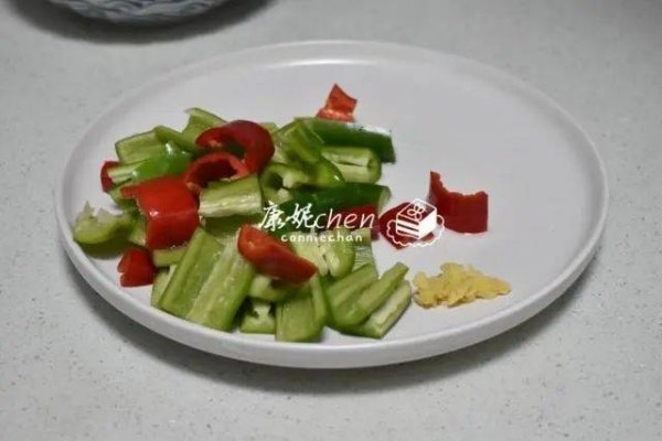 青椒炒鱿鱼怎么做好吃-青椒炒鱿鱼的家常做法7