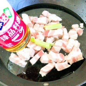肉烧鹌鹑蛋怎么烧-五花肉烧鹌鹑蛋做法3