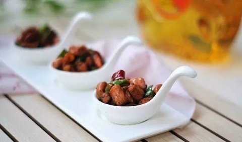 春天孩子吃什么食物有助于长高-鸡胸肉的做法大全1