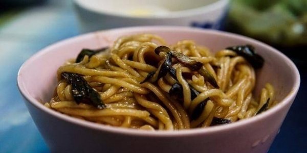 葱油拌面的葱油可以保存多久-葱油拌面里的葱油怎么熬2