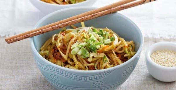 葱油拌面的葱油可以保存多久-葱油拌面里的葱油怎么熬4