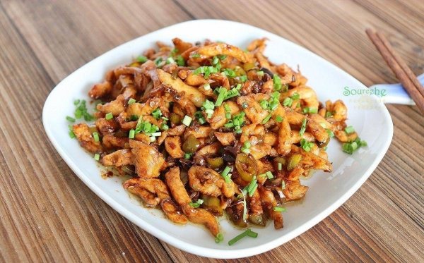 健身吃什么肉最好-泡椒炒鸡胸肉的做法窍门3