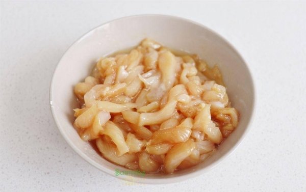 健身吃什么肉最好-泡椒炒鸡胸肉的做法窍门5