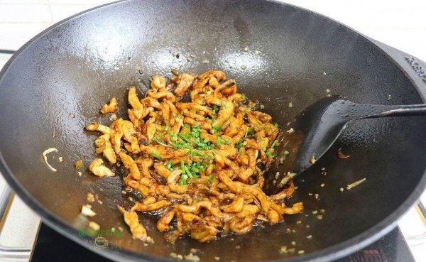 健身吃什么肉最好-泡椒炒鸡胸肉的做法窍门10