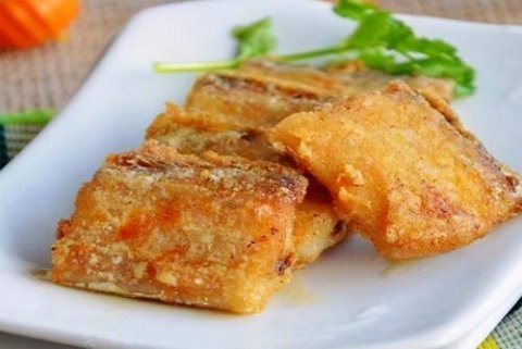 煎带鱼用什么粉最好-煎带鱼不粘锅不破皮的正确做法1