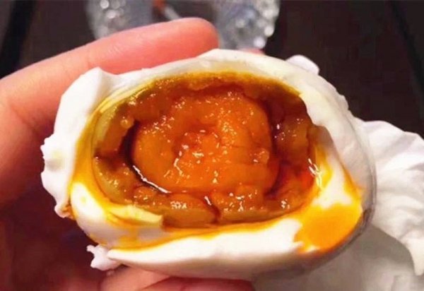 怎样腌咸鸭蛋出油快-腌咸...