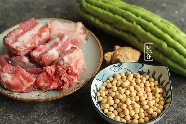黄豆苦瓜排骨汤的功效-黄豆苦瓜排骨汤的做法3